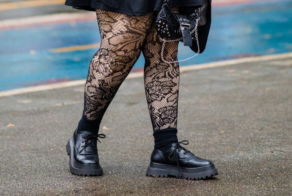 Sapato derby monocromático é um dos modelos que conquistou as mulheres