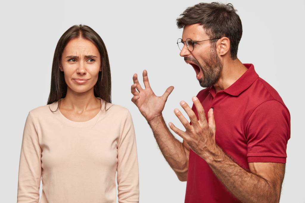 evitar-conflitos-psicologia (1) Explodir em uma discussão é bem danoso para os relacionamentos