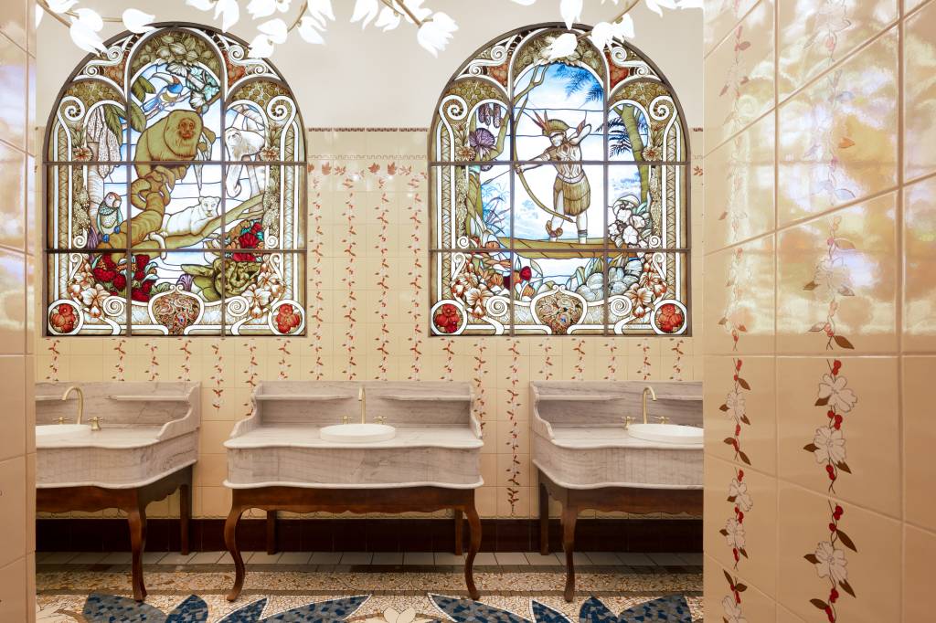 fichberg-casacor-vitrais Inspirado no movimento Art Nouveau e em sua harmonia com a natureza, o ambiente resgata a estética do fim do século XIX e início do século XX, por meio de uma leitura contemporânea e 100% brasileira.
