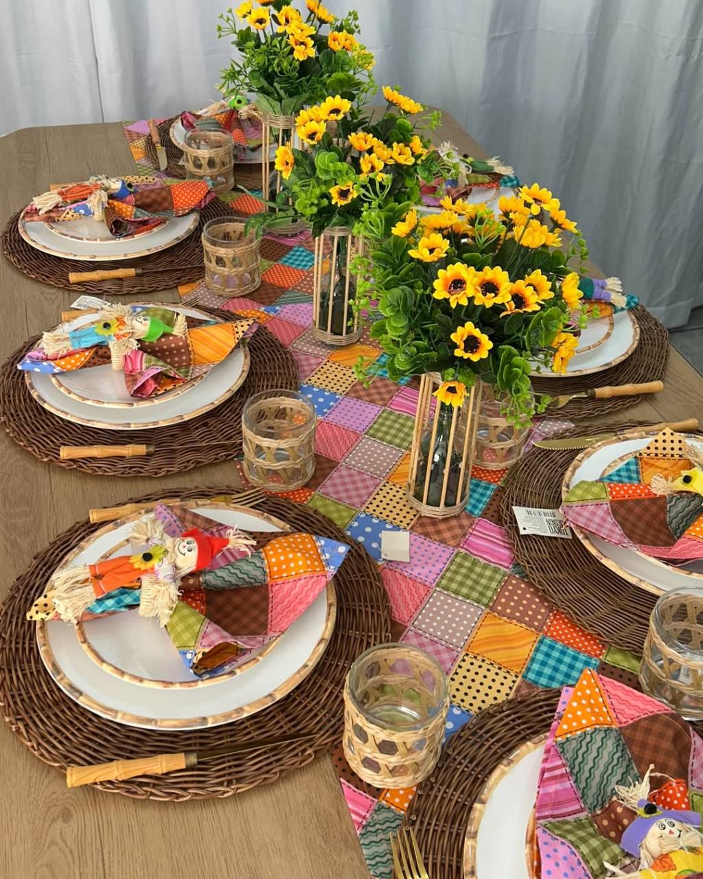 flores-mesa-posta-festa-junina Como decorar a mesa posta para a festa junina
