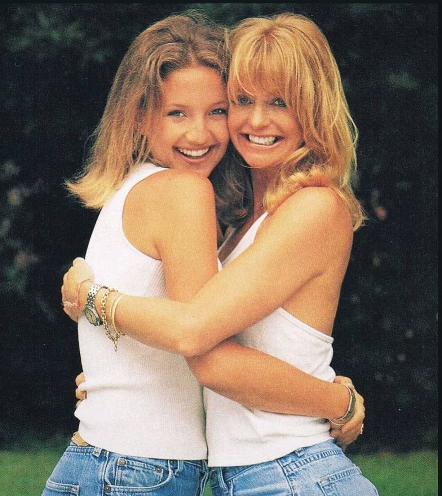 As atrizes Goldie Hawn (à direita) e Kate Hudson também são mãe e filha