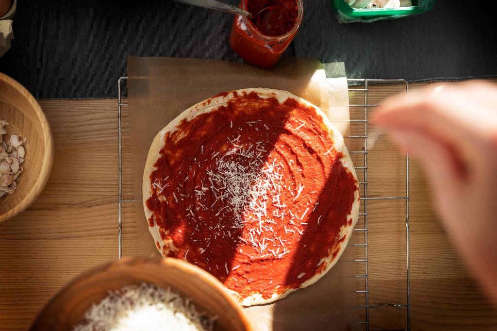 molho-de-tomate-pizza-caseira Como fazer pizza em casa