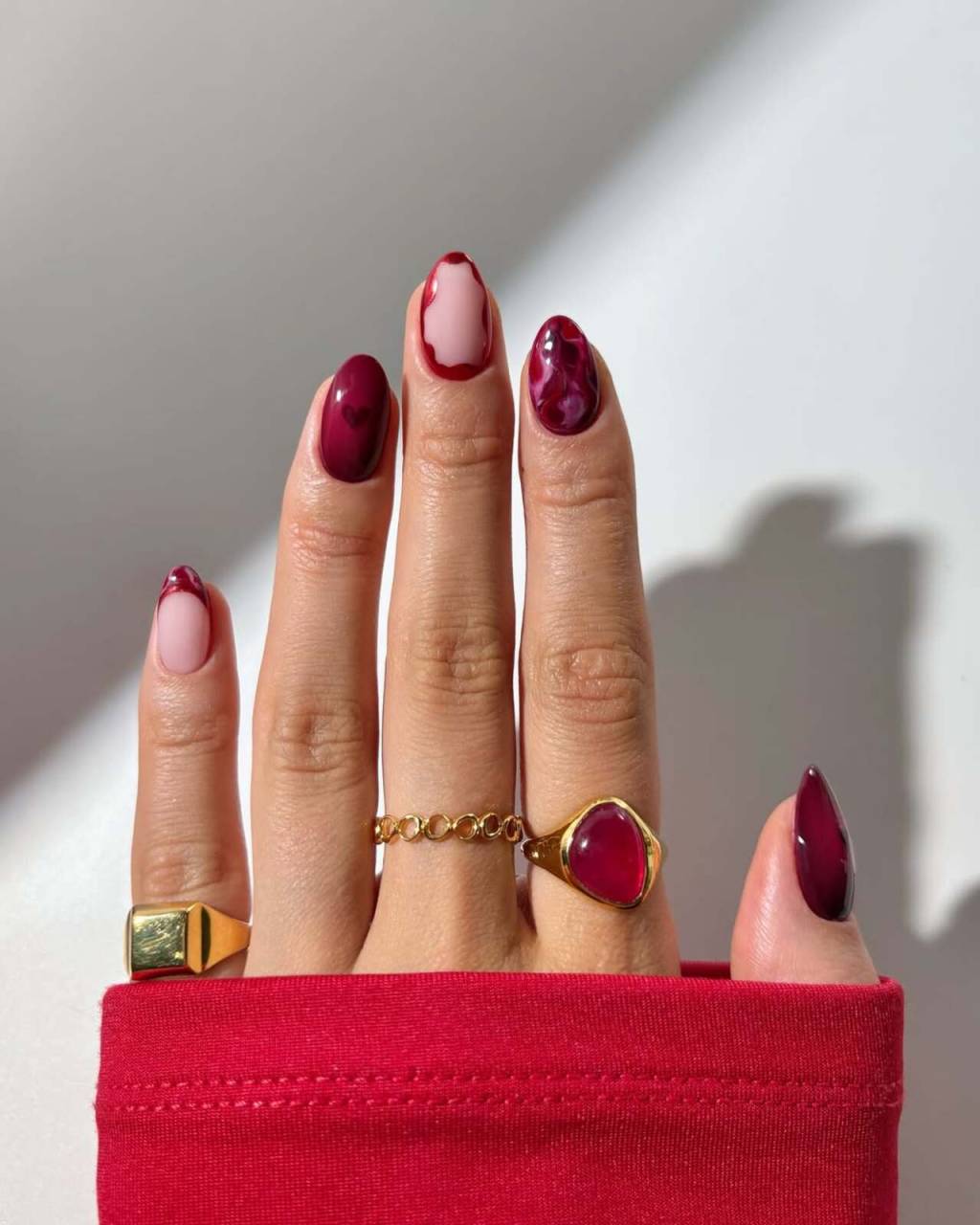 nail-dia-namorados- (3) Para ousar, aposte nesta nail art.