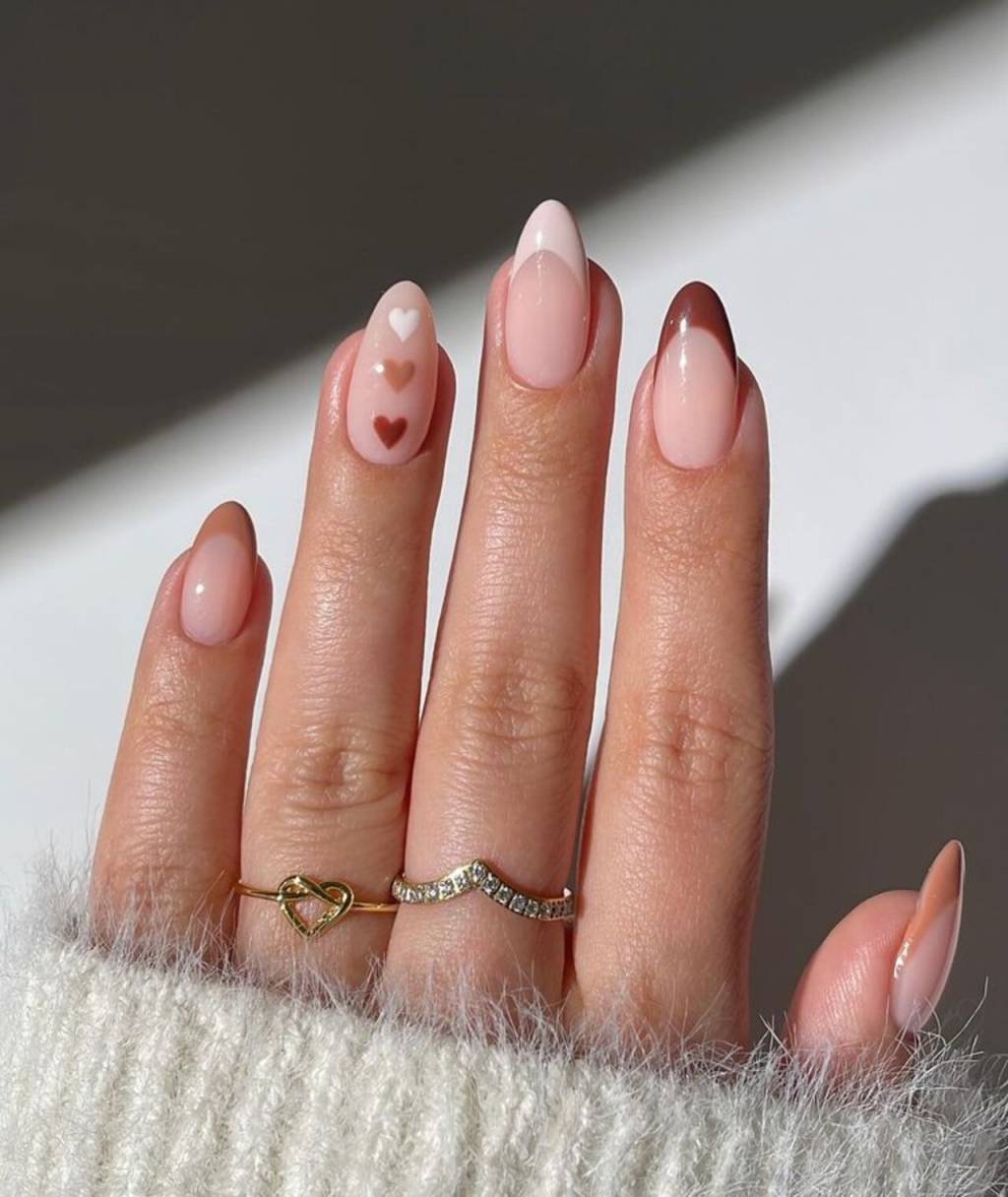 nail-dia-namorados-simlynails Nail art monocromática em tons terrosos.
