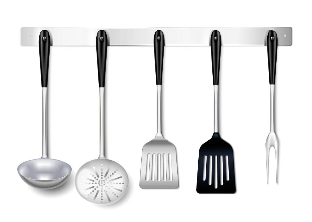 Utensílios grandes podem ficar pendurados na cozinha