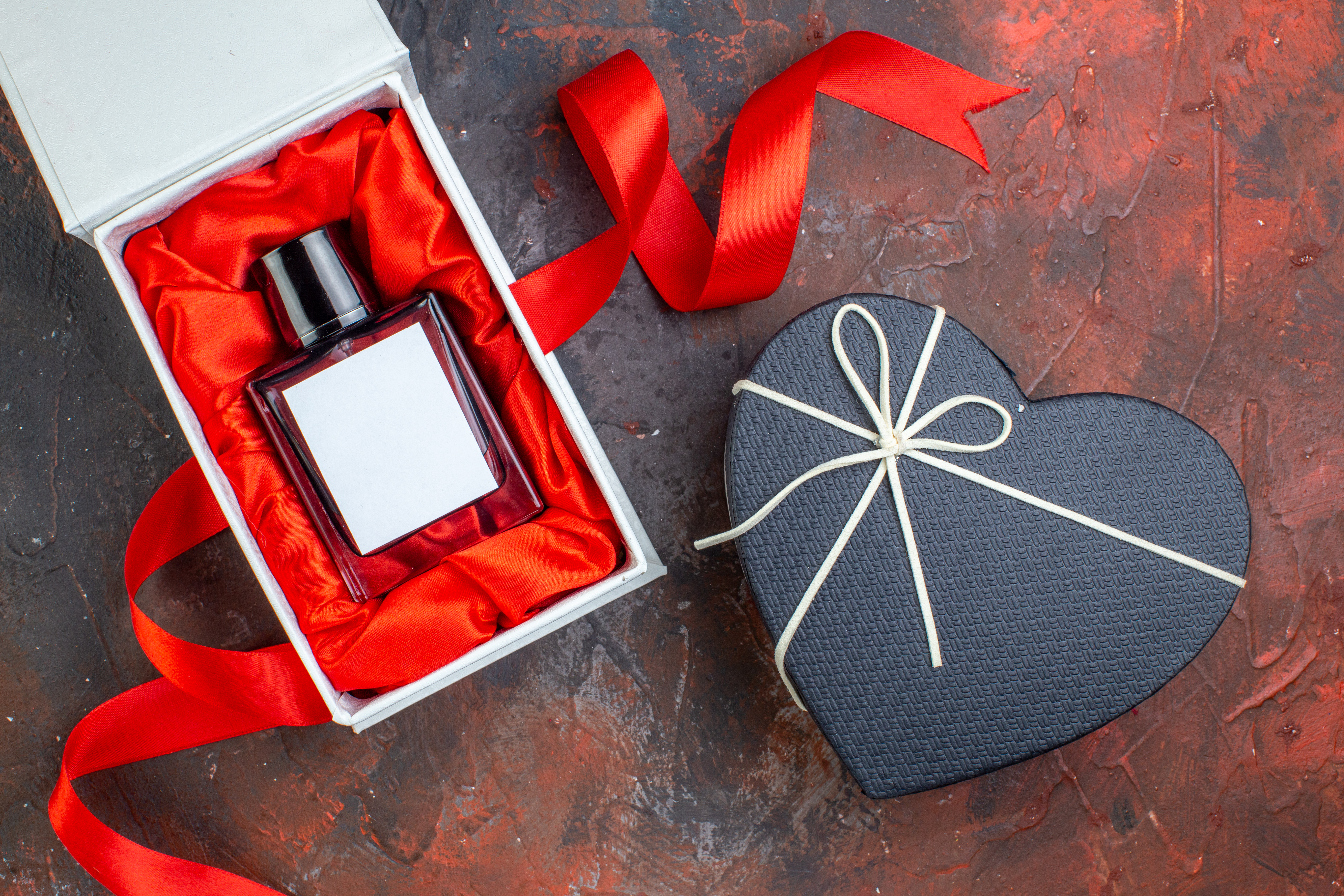 Perfumes e hidratantes são excelentes formas de agradar neste dia.