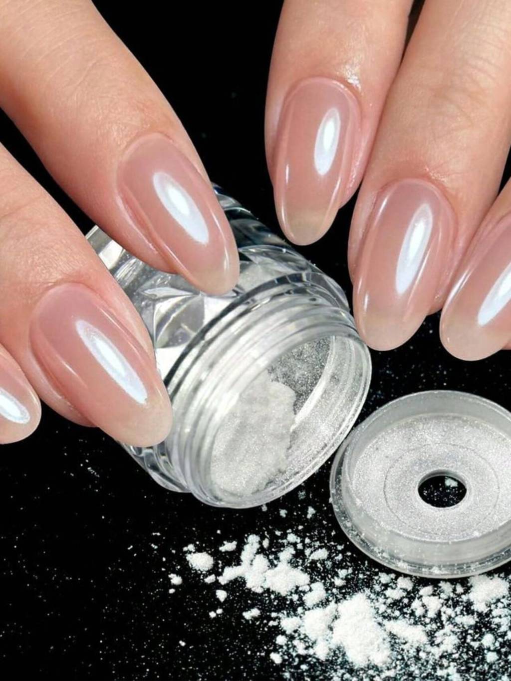 produtos-unhas-baratinhos (5) (1) Para unhas com efeito metálico, invista em pó cromado.