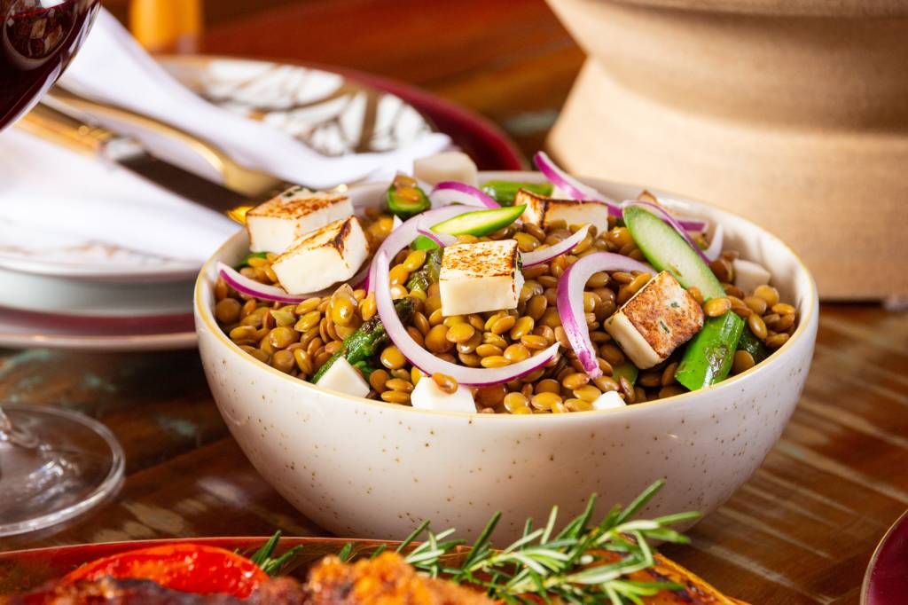 receitas-marmitas-Salada-de-Lentilhas Salada de lentilhas é opção prática para marmitas, pois nem precisa esquentar