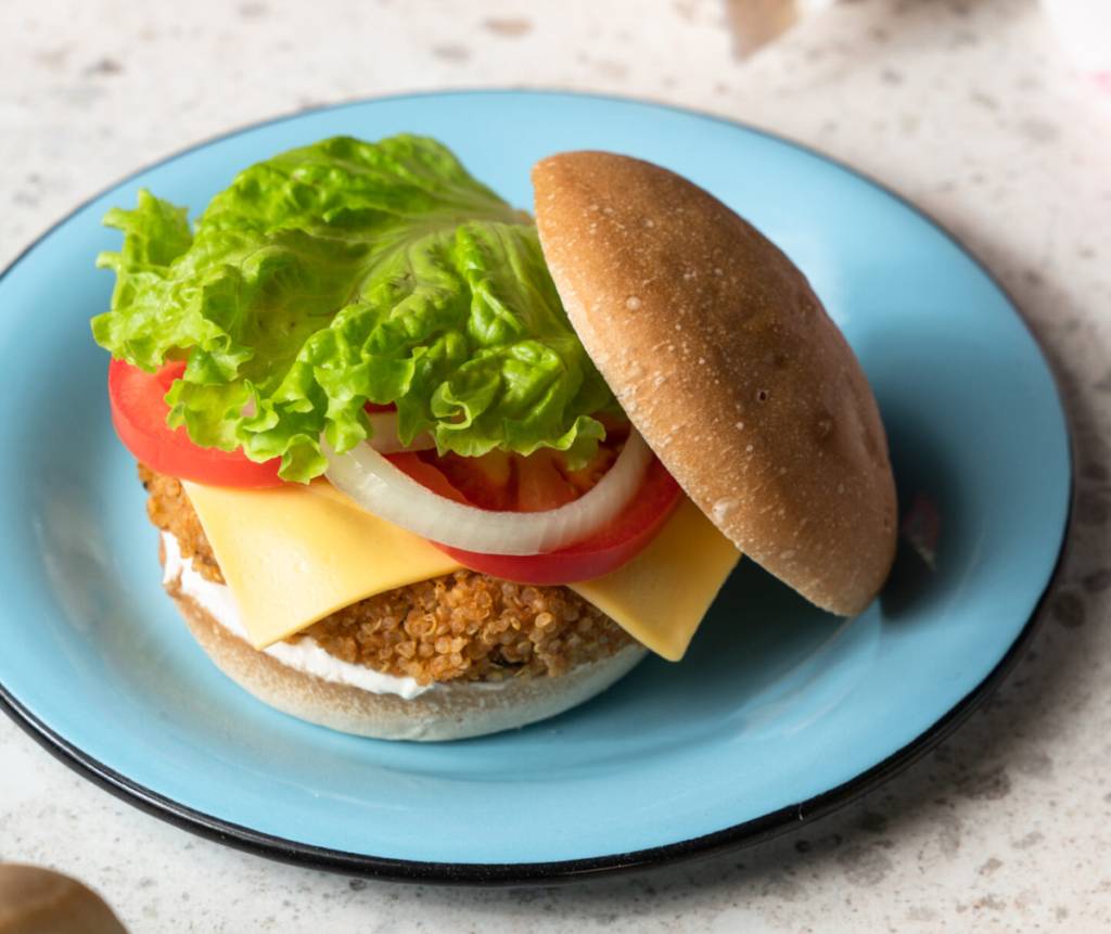 Hambúrguer vegano é alternativa para lanche sem ingredientes de origem animal
