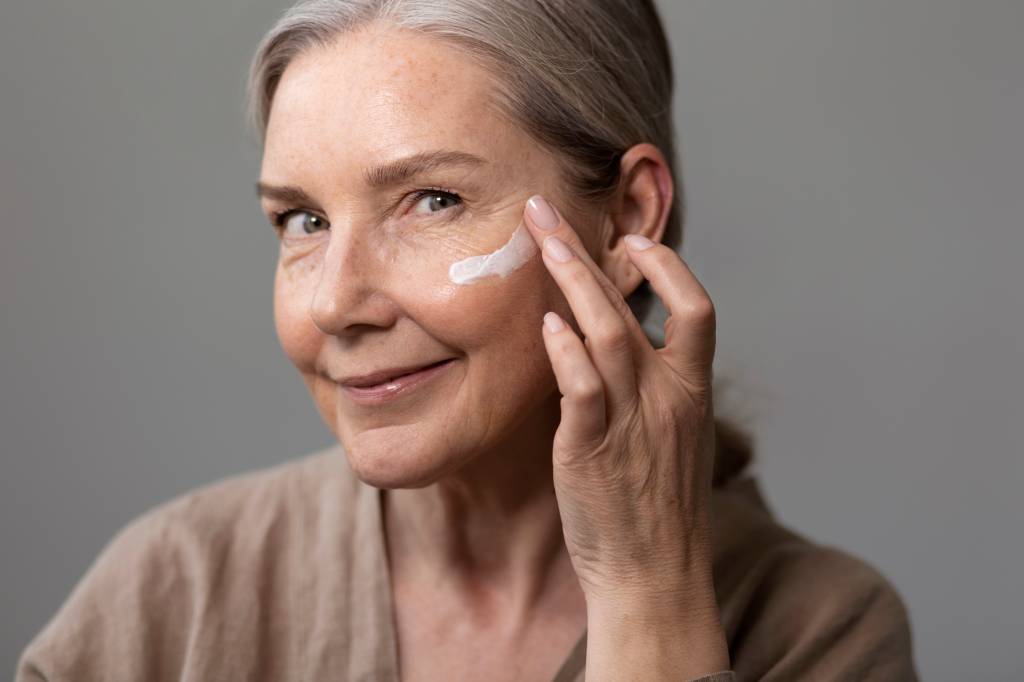 Skincare para quem tem mais de 50 anos exige cuidados específicos