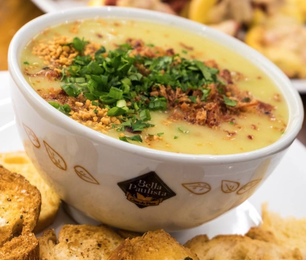 sopas-baratinhas-creme-mandioquinha Creme de mandioquinha pode ser finalizado com bacon crocante e salsinha
