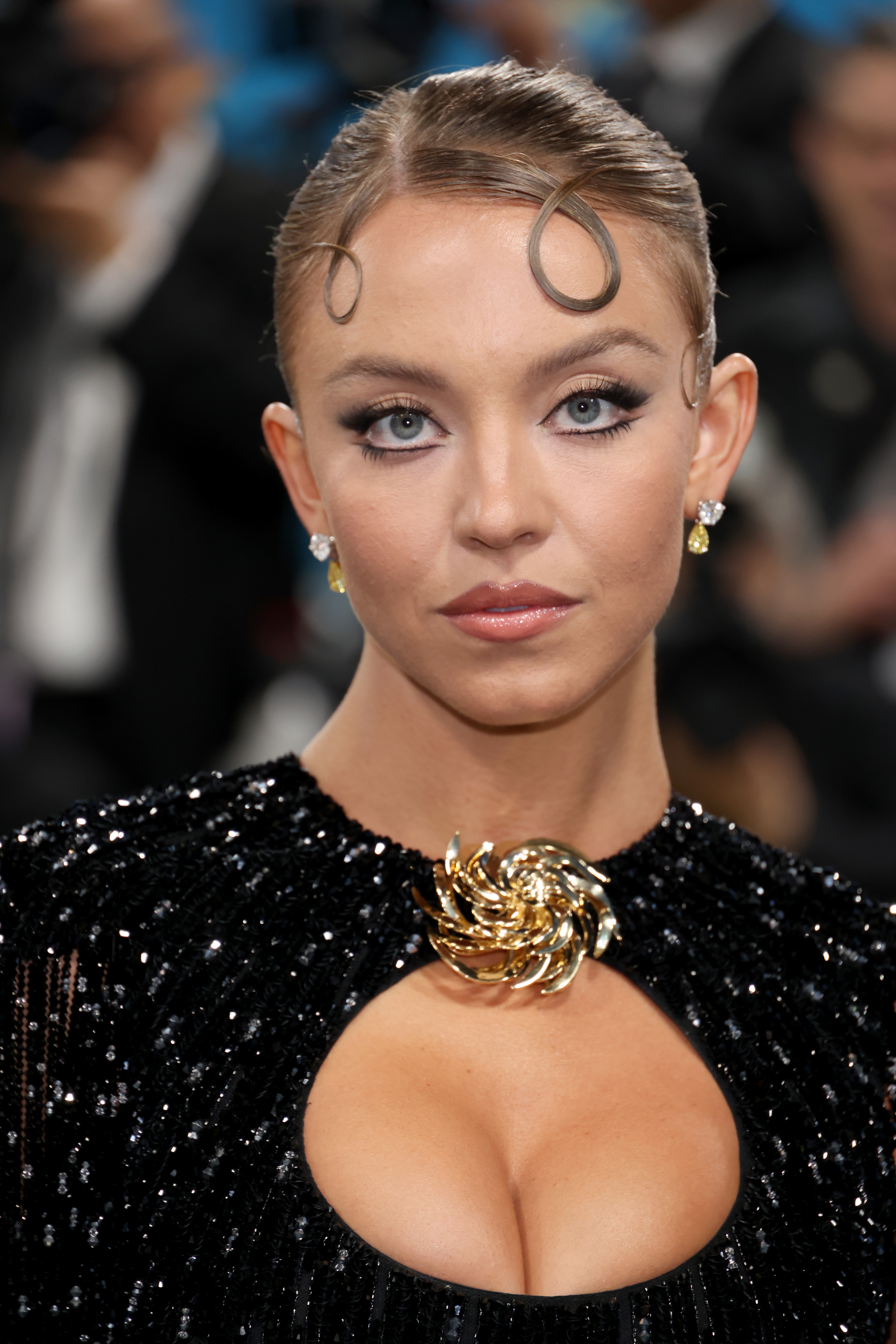 Maquiagem de Sydney Sweemey no MET Gala 2025