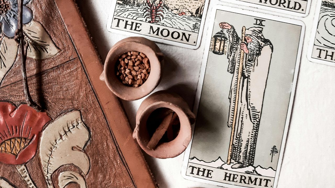 Tarô da Semana: Carta do Eremita pede silêncio e reflexão entre 5 e 11/5