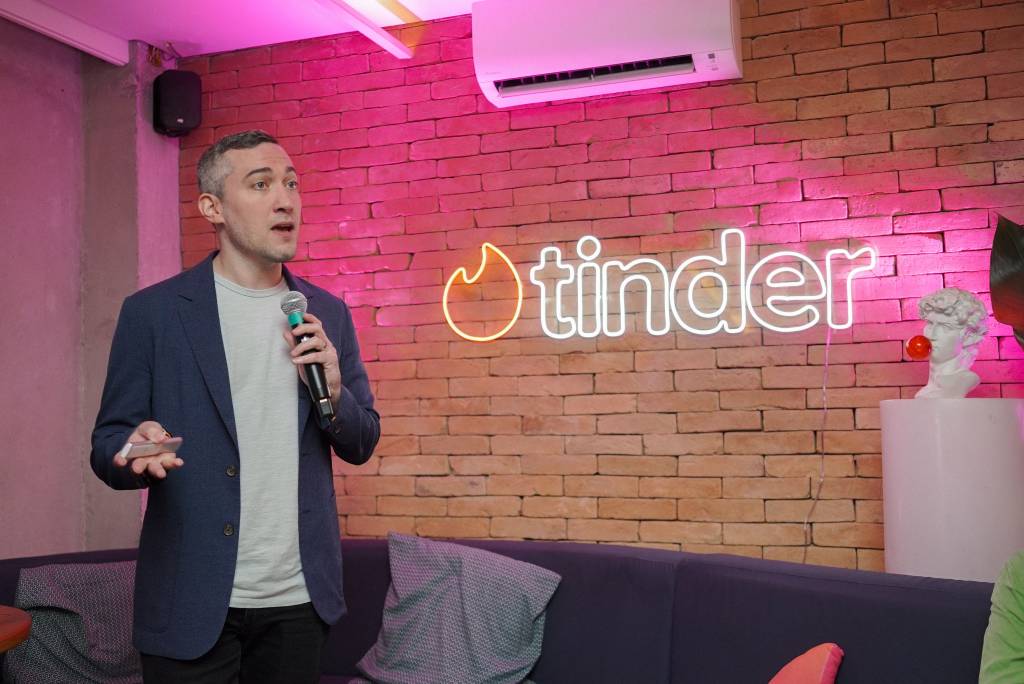 Golpe do restaurante, sequestro e mais: Tinder lança ferramentas para proteger usuários