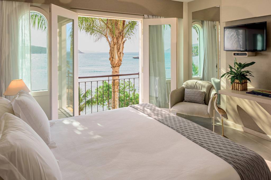 Não é só um quarto. É uma bolha de sossego com vista para o infinito.