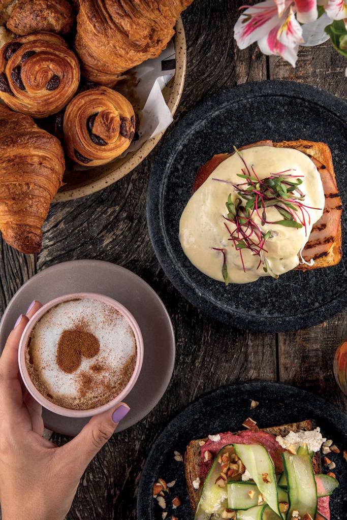 O café da manhã aqui não é só refeição — é um carinho servido em silêncio.