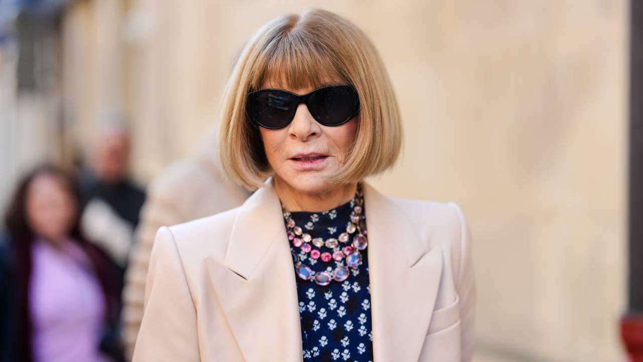 Anna Wintour durante a Paris Fashion Week em março de 2025.