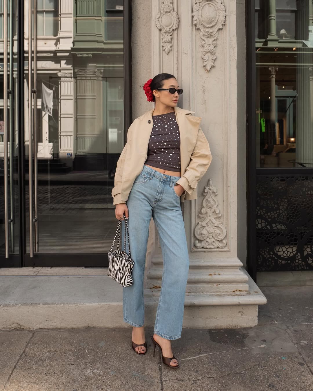 Calça jeans reta é ideal para looks do inverno