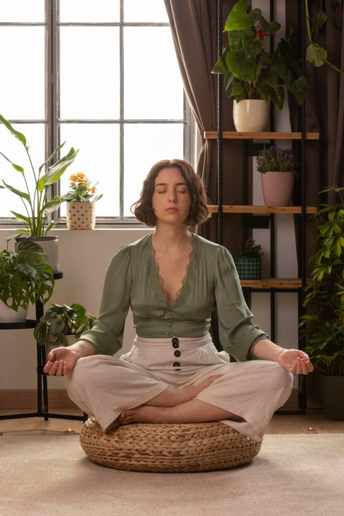 Plantas podem deixar o ambiente de meditação e ioga mais agradável