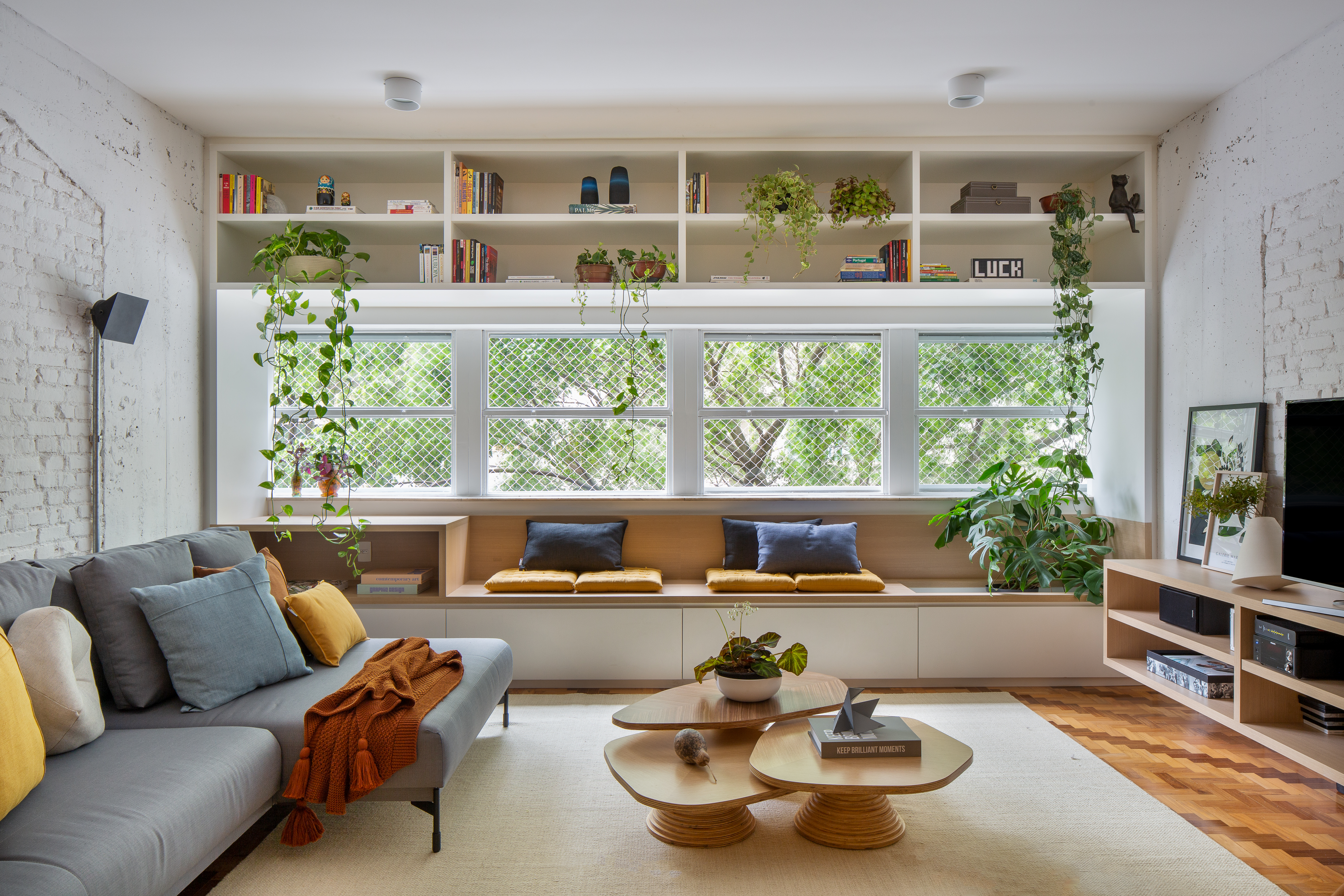 Muitos arquitetos incluem os livros dos moradores como protagonistas dos projetos