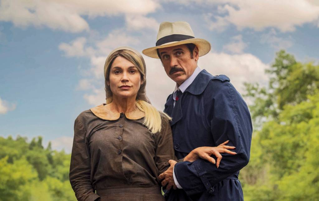 Sandra (Flávia Alessandra) e Ernesto (Eriberto Leão ), vilões de 