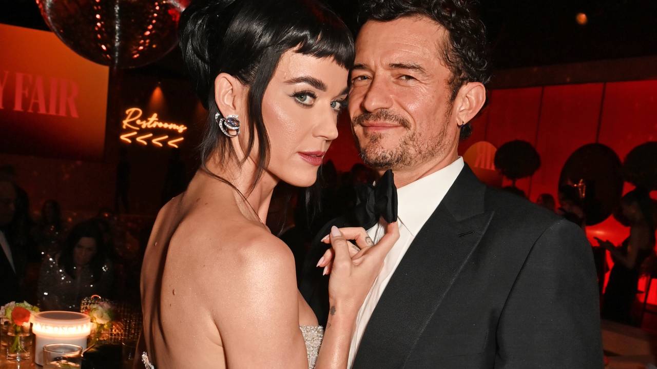 Katy Perry e Orlando Bloom durante festa do Oscar 2025 promovida pela Vanity Fair.