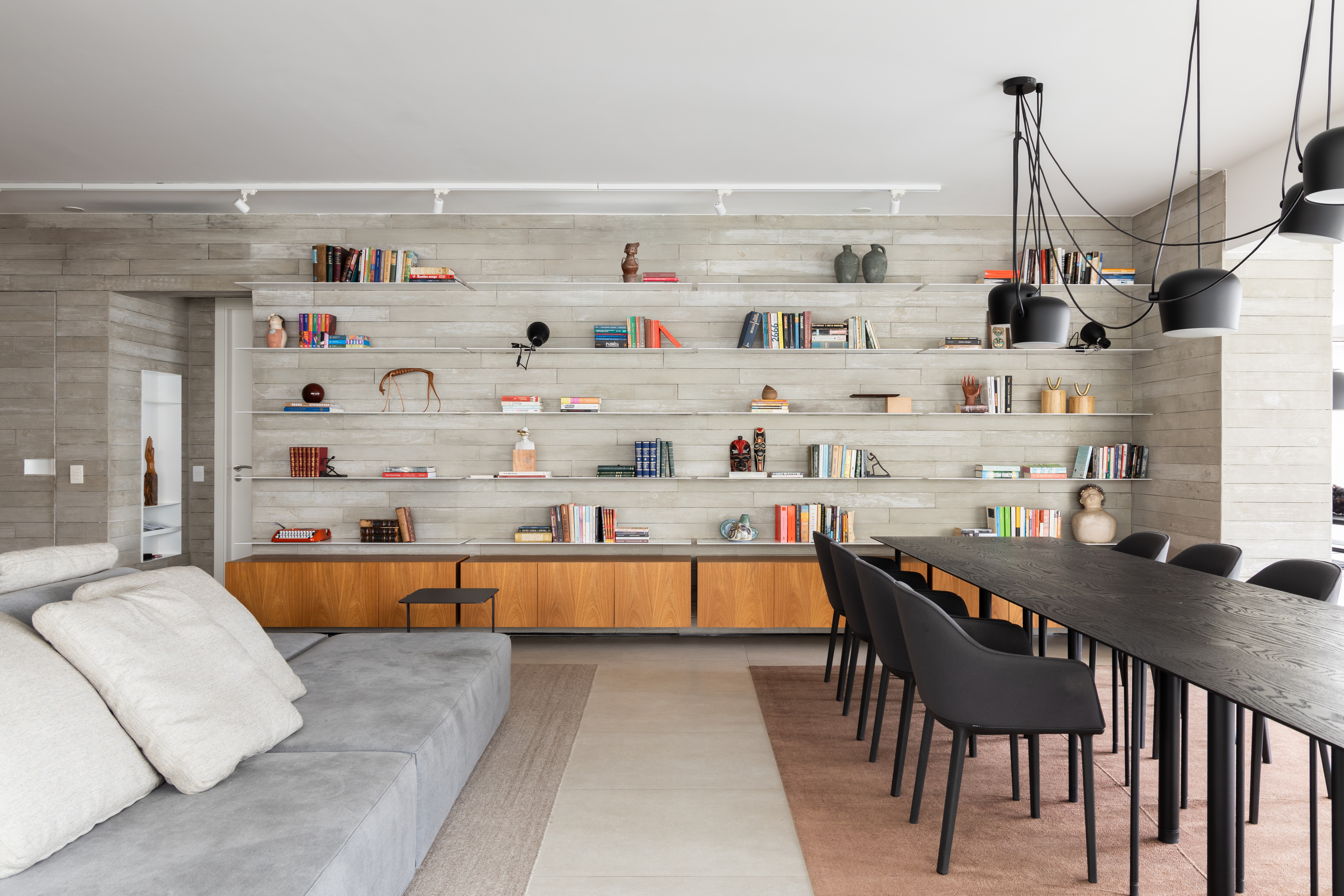Livros são formas de trazer a personalidade dos moradores à casa