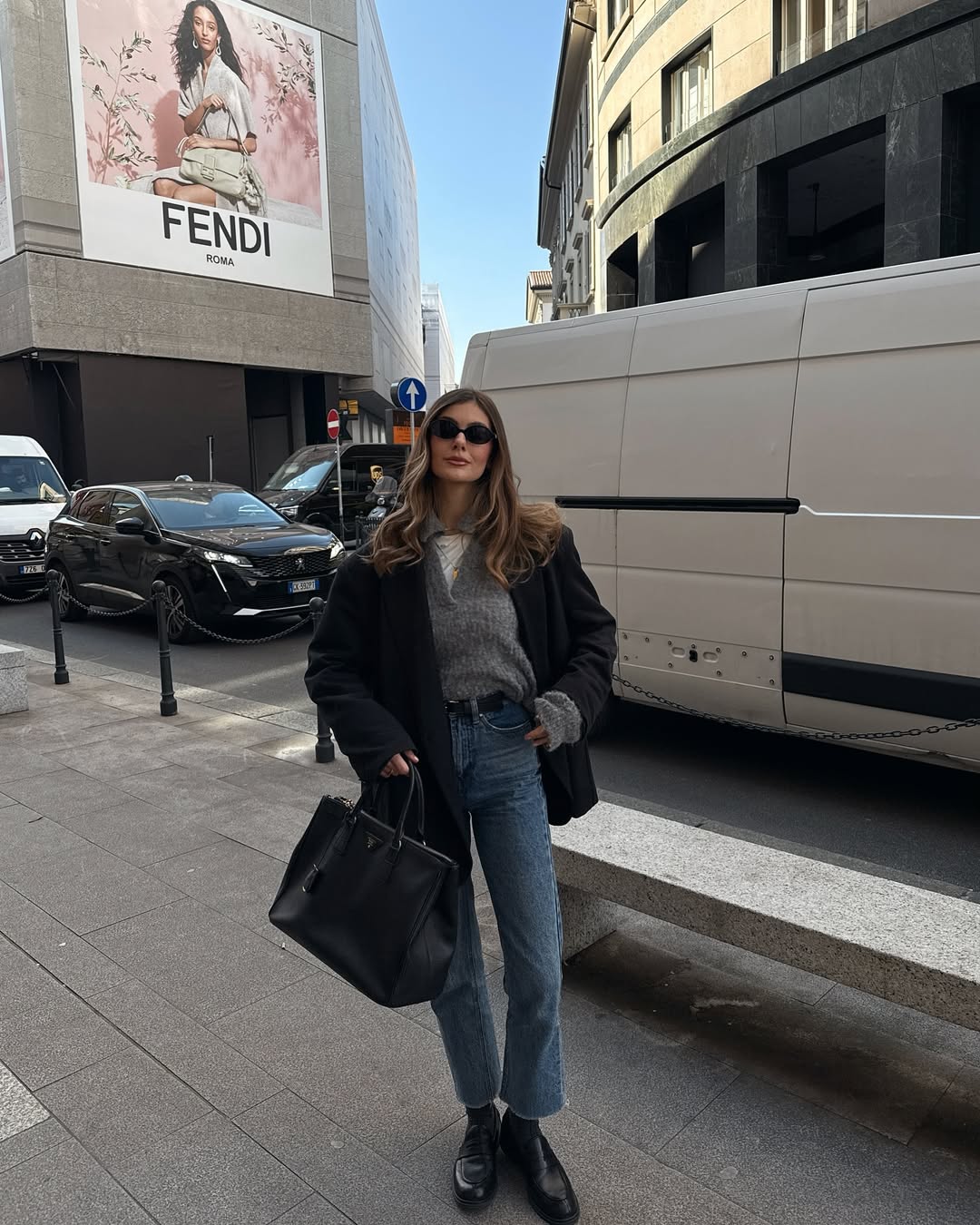 Inspirações de looks com calça jeans reta