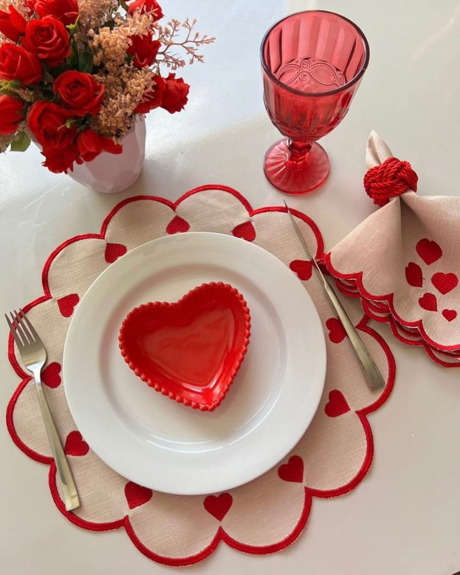 mesa-posta-dia-dos-namorados-vermelha Como criar uma mesa posta de dia dos namorados