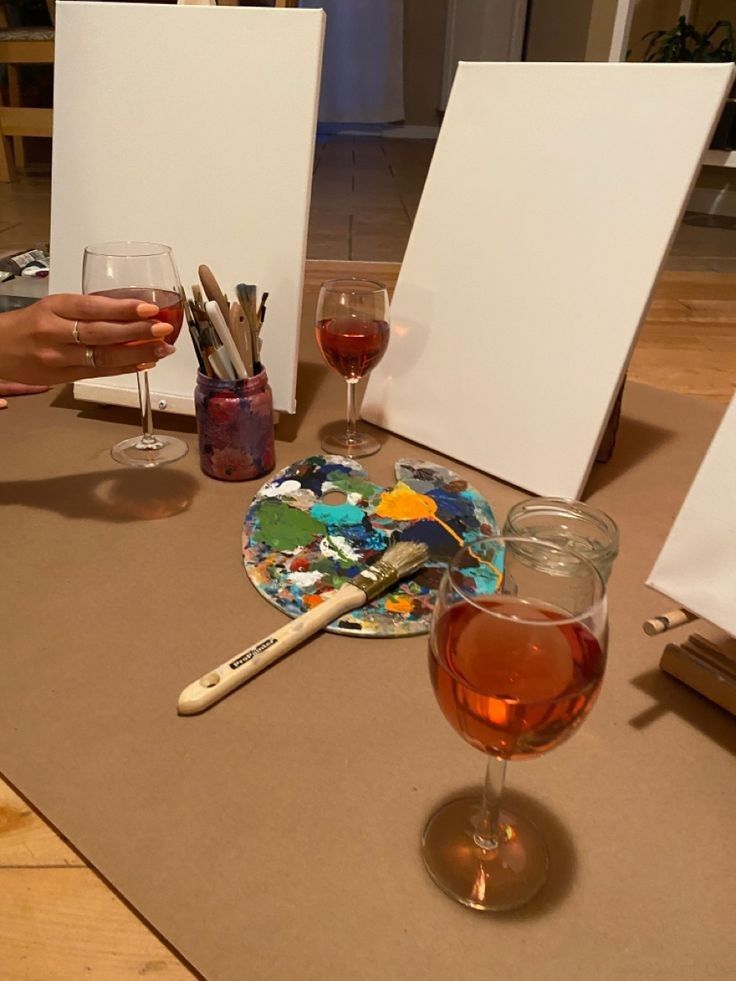 noite-de-pintura_ef9161 trabalhos manuais, como pintura, esculturas ou outros projetos criativos pode ser um date divertido