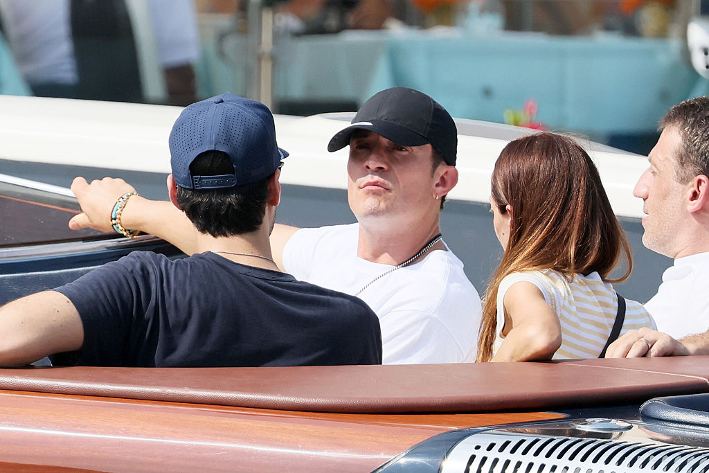 orlando-bloom-casamento-jeff-bezos Orlando Bloom desacompanhado no casamento de Jeff Bezos, em Veneza.