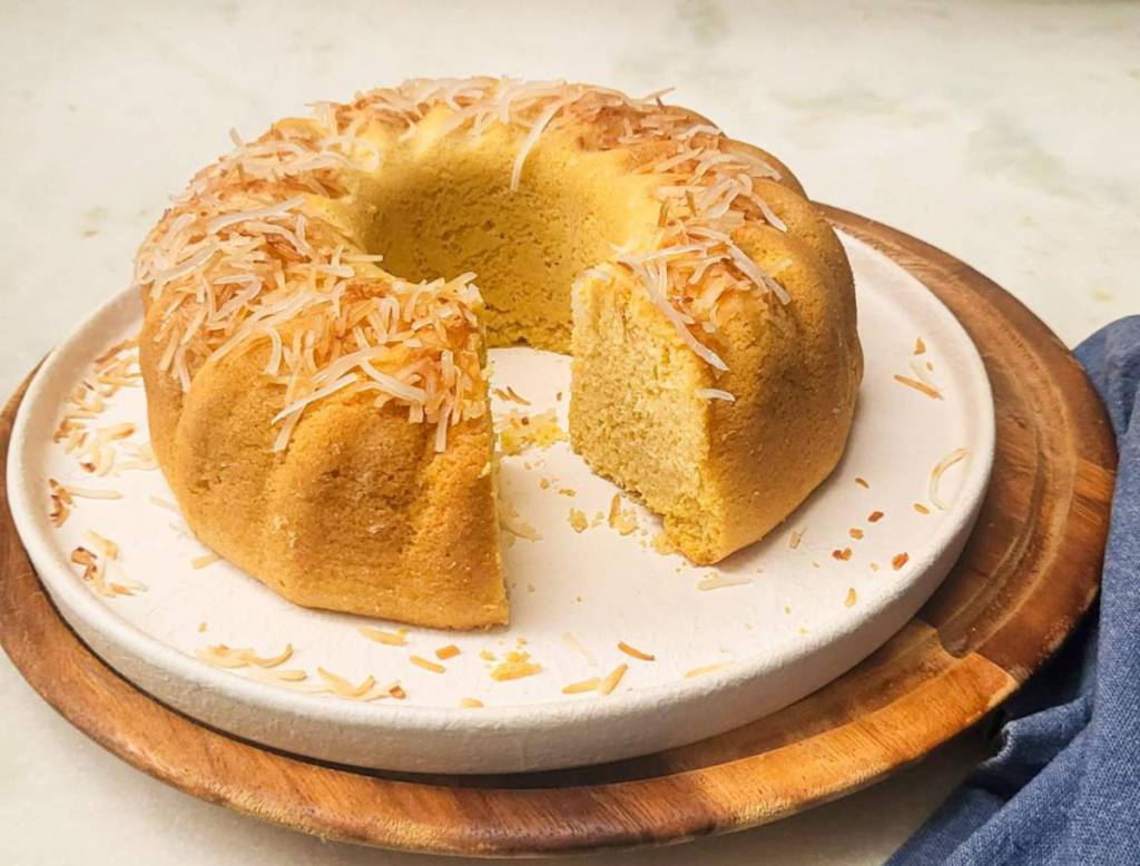 receita-festa-junina-faceis-baratas-Bolo de Fubá com Coco Bolo de Fubá com Coco