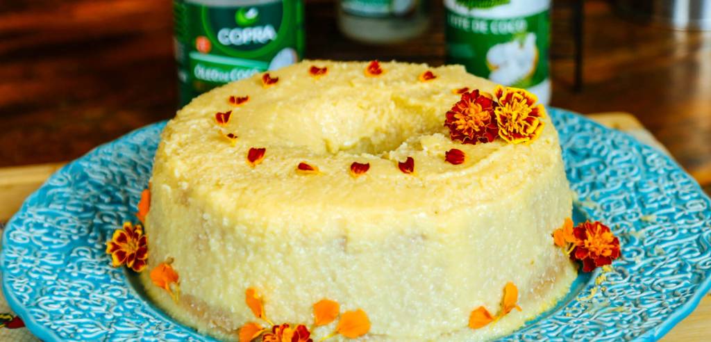 receitas-diferentonas-festa-junina-bolo-de-fuba-cobertura-beijinho Bolo de fubá ganha nova roupagem na festa junina com cobertura de beijinho
