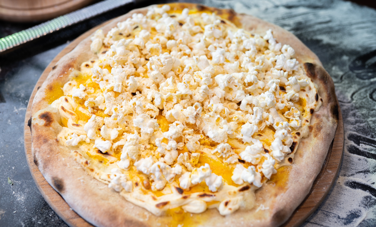 Pizza de pipoca e queijo cremoso surpreende na festa junina