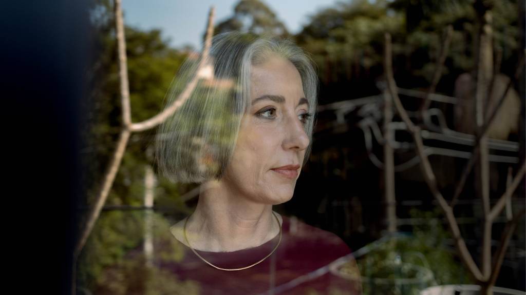 Entre traumas e desejos: Vera Iaconelli expõe suas memórias em obra intimista