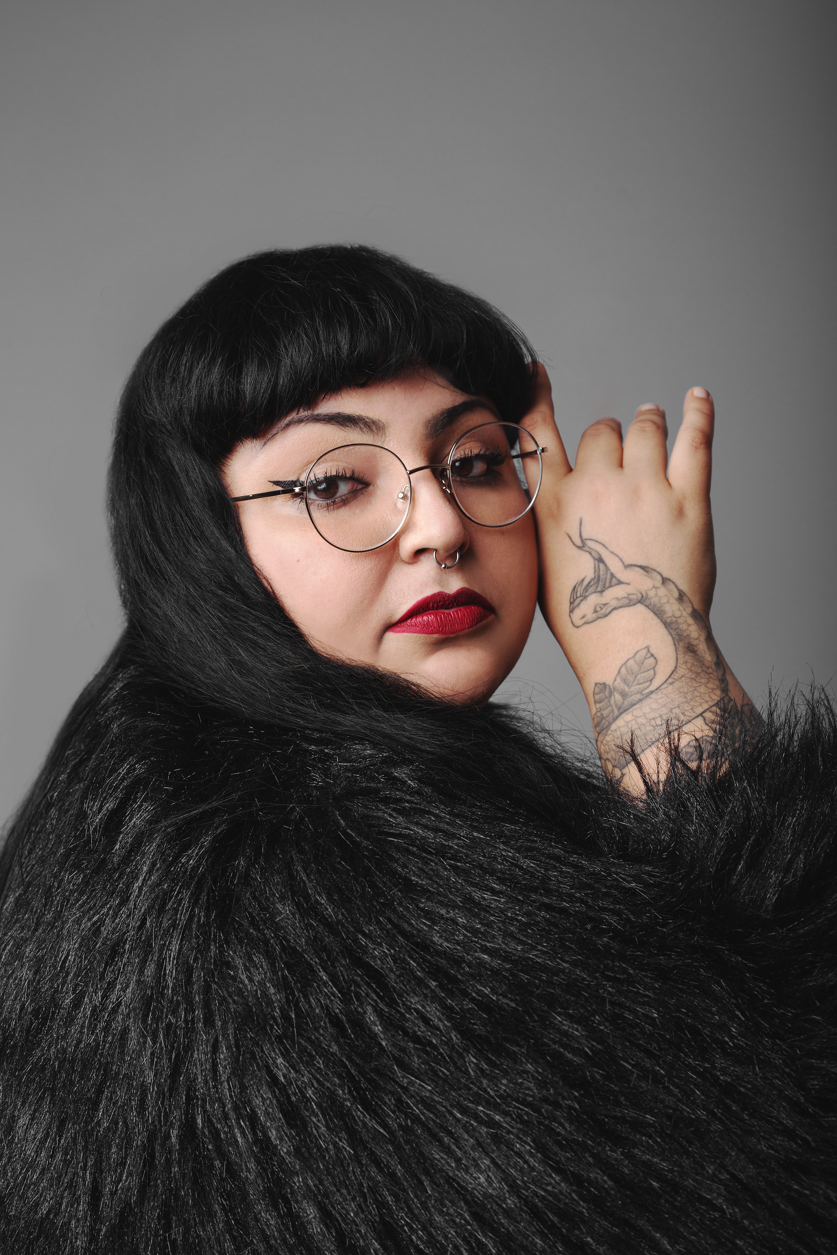 Imagem de Monique Malcher vista de lado como autora convidada da FLIP