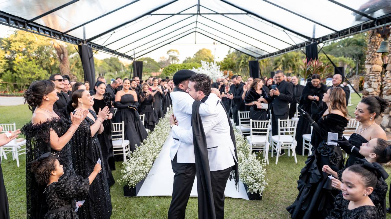 Vestidos e decoração preto em casamento