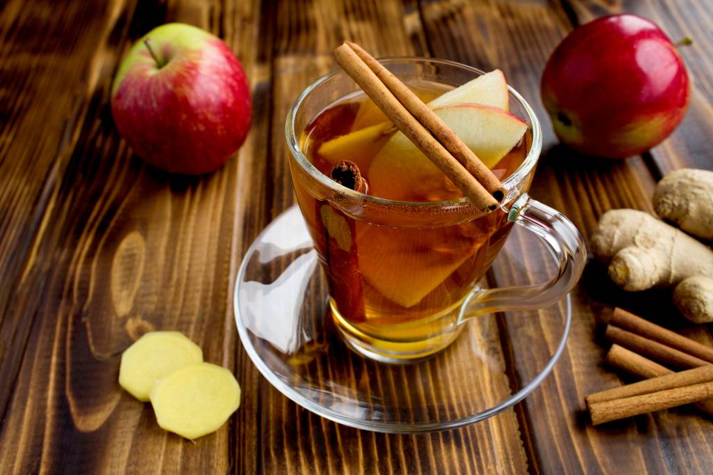 Chá de canela com maçã.