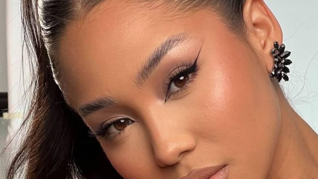 Como fazer o delineado agulha: 6 dicas para acertar o traço fino