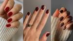 Três mostra unhas com esmaltações escuras.