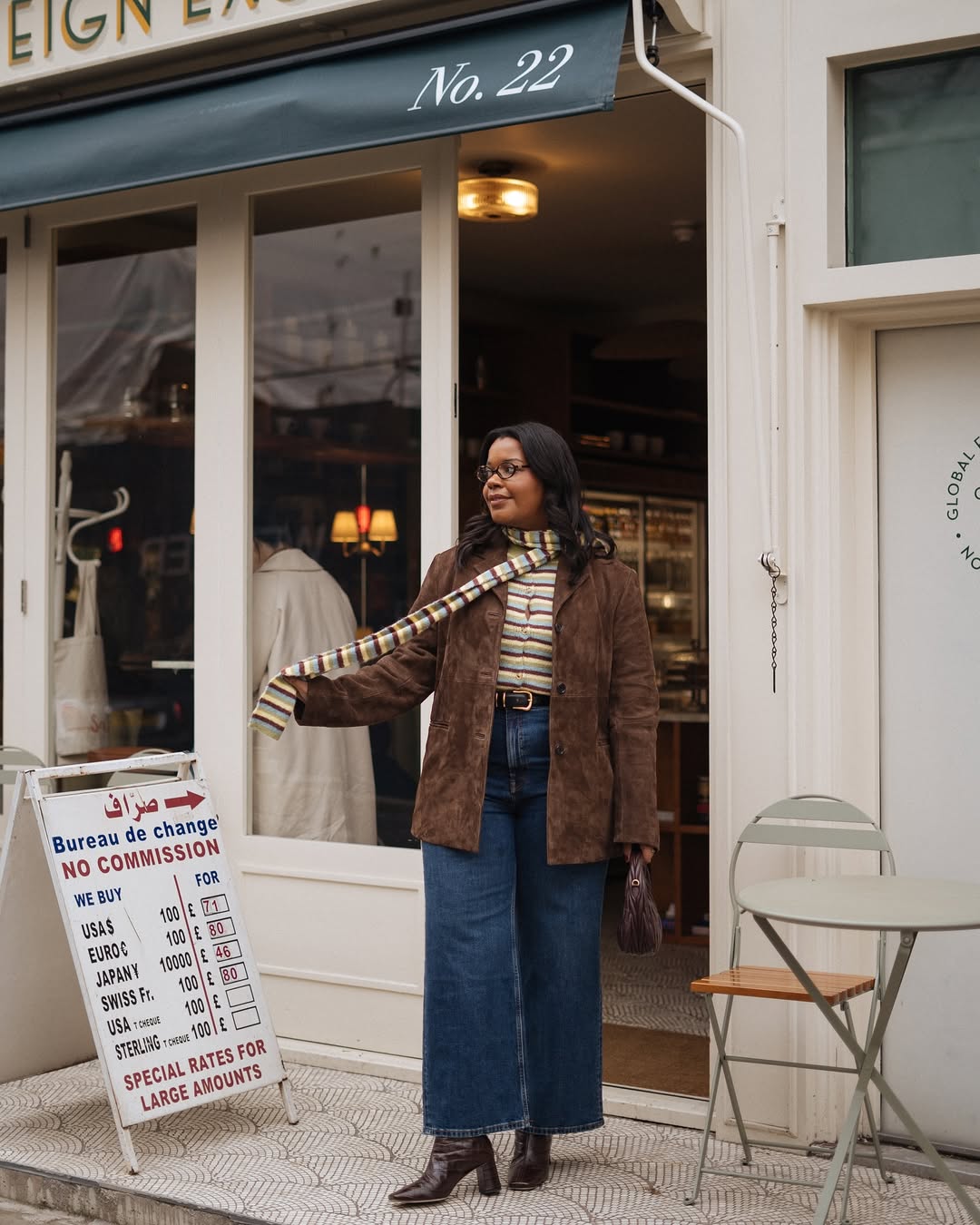 Look de inverno com casaco de camurça