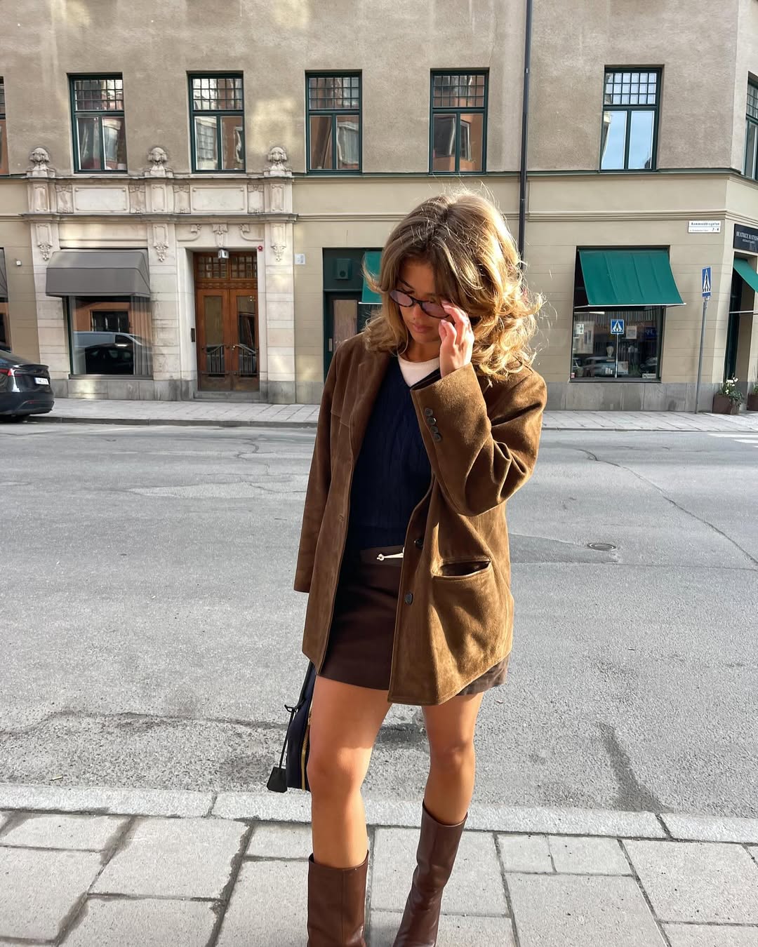 Look com saia e casaco de camurça para o outono/inverno