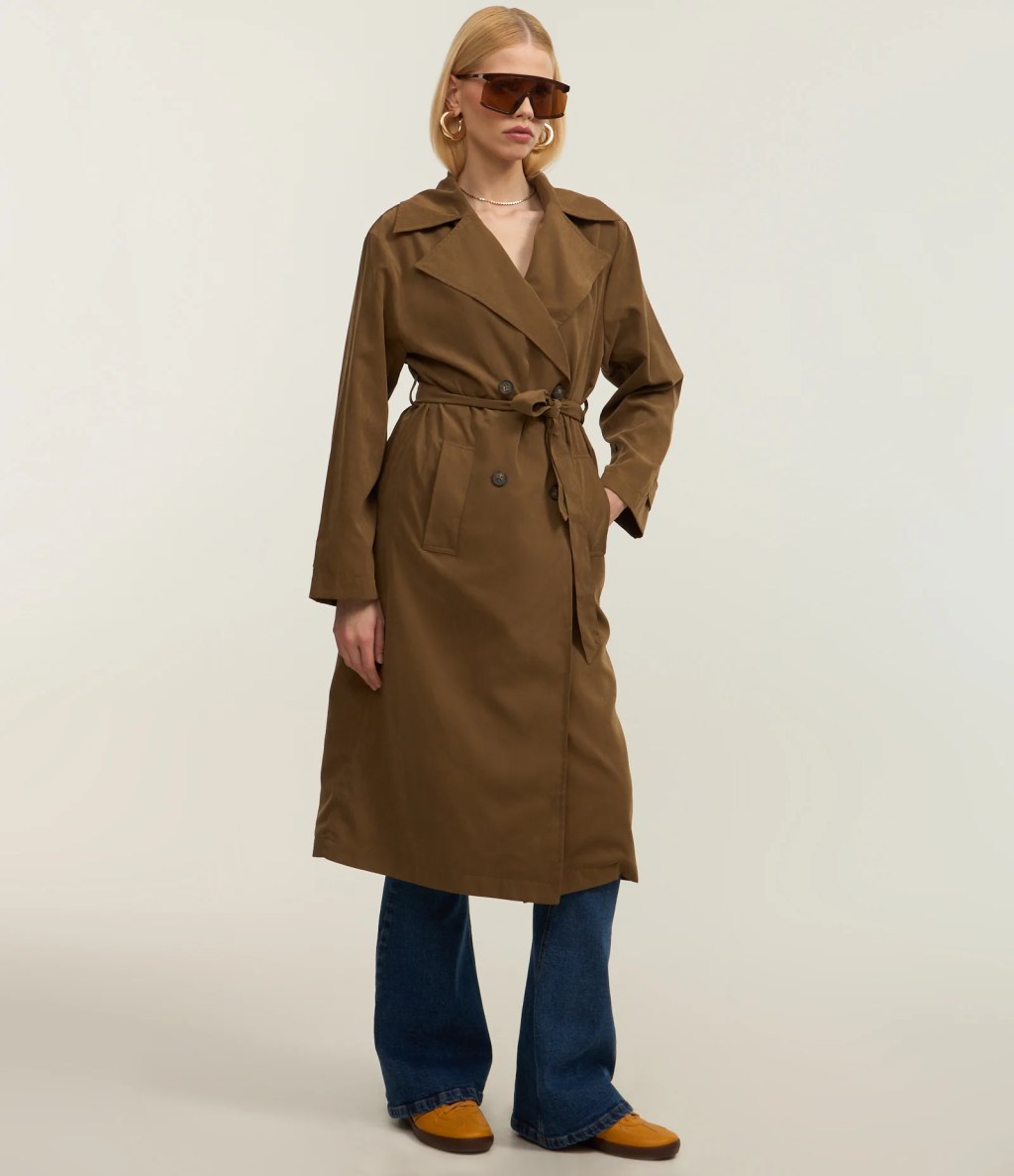 Trench coat marrom