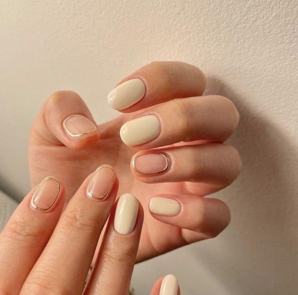 Imagem mostra nail art clean inspirada nas asiáticas.