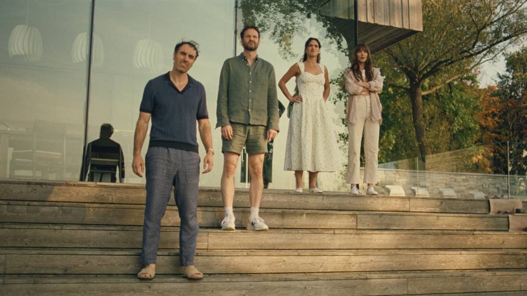 AMORES À PROVA_Diamond Films_03 Além dos protagonistas Dakota Johnson, Adria Arjona, Kyle Marvin e Michael Angelo Covino, o elenco conta com nomes como Nicholas Braun.