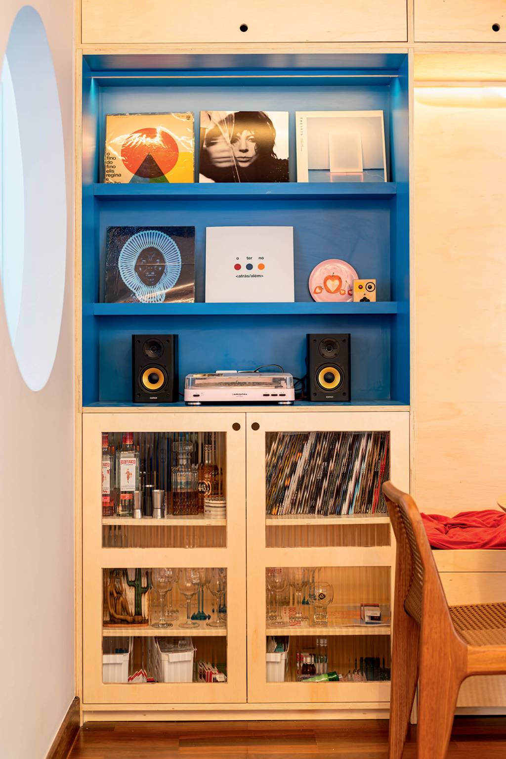 apartamento-moderno-vinil-discos Apartamento Jeska Grecco e Leandro Neko para revista CLAUDIA