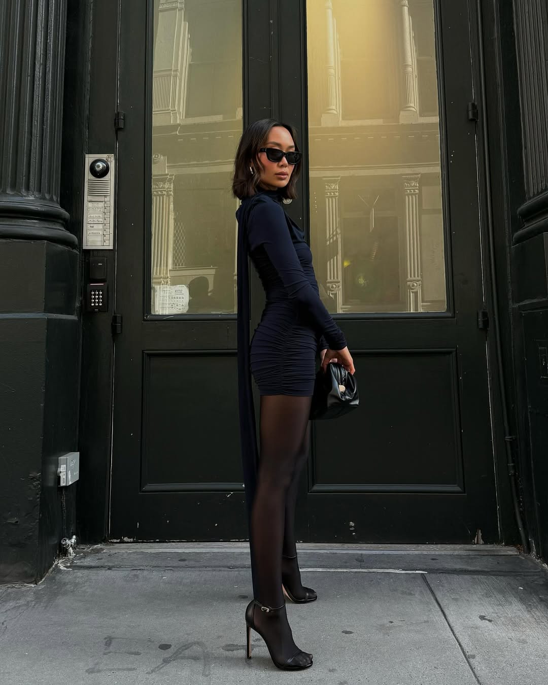 Looks com vestido e meia-cal&ccedil;a podem equilibrar sensualidade com sofistica&ccedil;&atilde;o