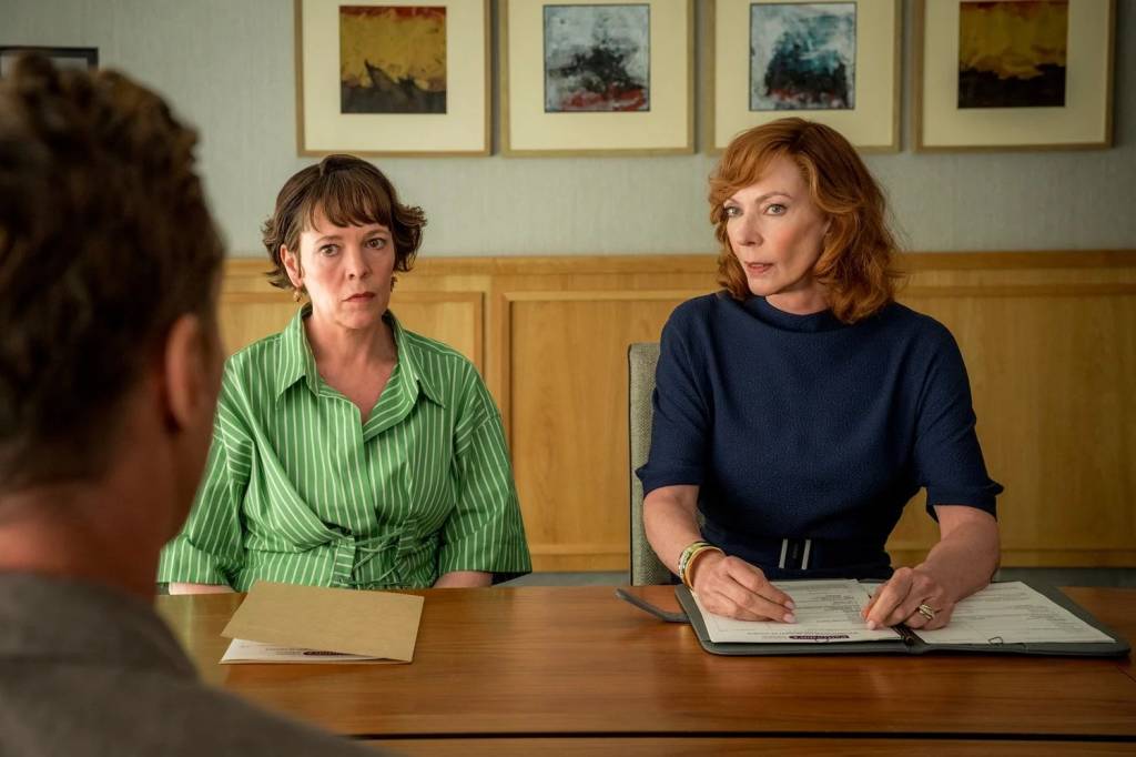 É baseado no romance de 1981 The War of the Roses, de Warren Adler, e um remake do filme de mesmo nome de 1989.