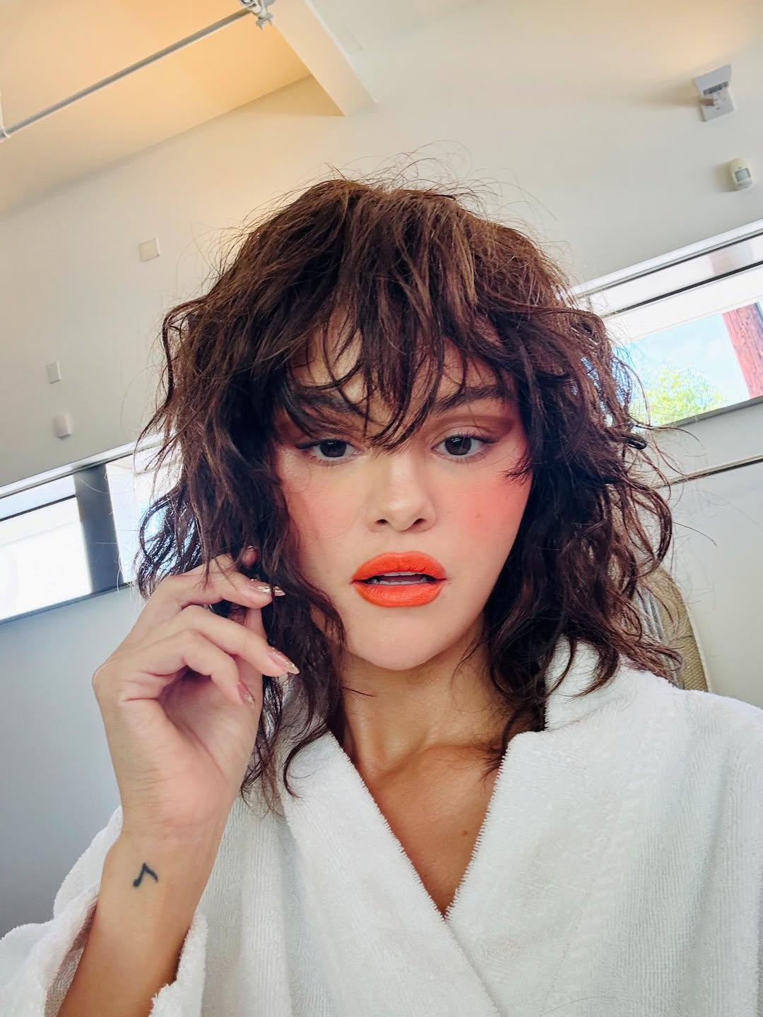 Selena Gomez com corte de cabelo shaggy hair