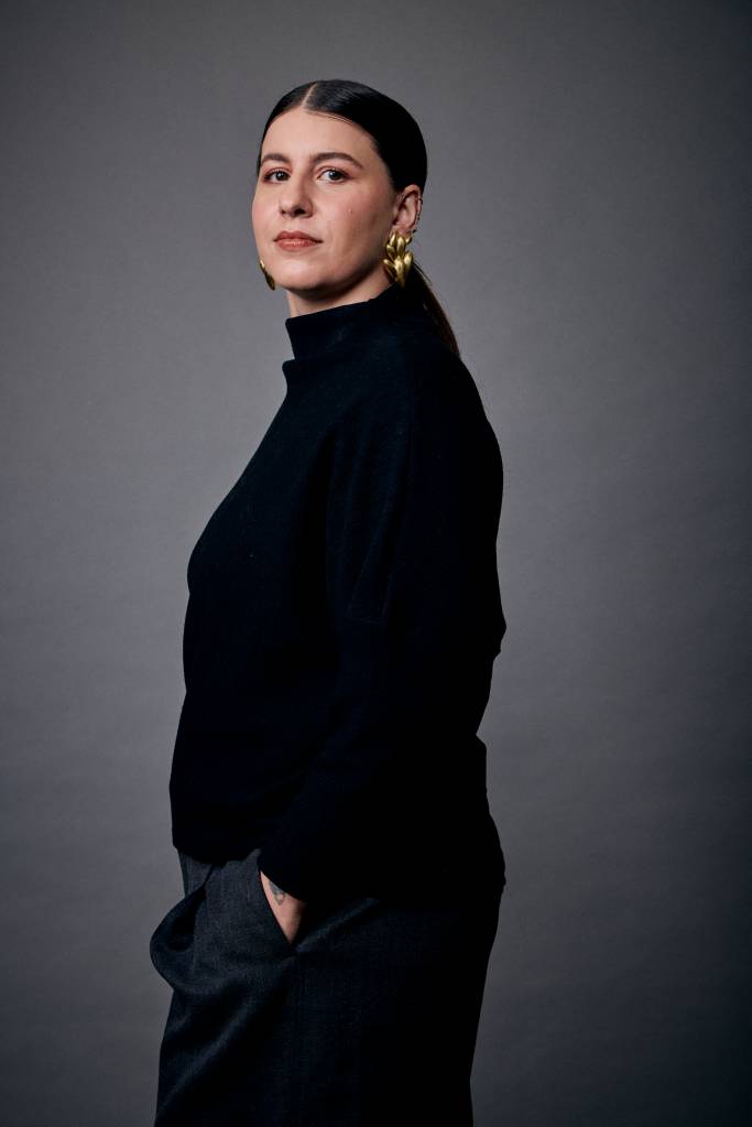 Paola Montenegro Com ela, a gestão ganhou ar moderno, transparente e estratégico, buscando se conectar com novas gerações por meio de parcerias em moda, cultura e lifestyle – além de reposicionar a obra de Tarsila como patrimônio vivo e relevante no Brasil contemporâneo.